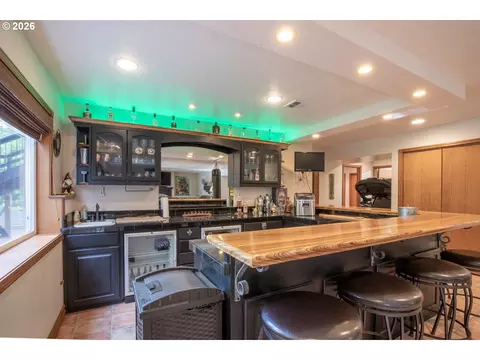 Kitchen - 2610 Park Forest Dr, Eugene, OR 97405 photo 2 of 3