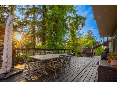Exterior - 2610 Park Forest Dr, Eugene, OR 97405 photo 2 of 10
