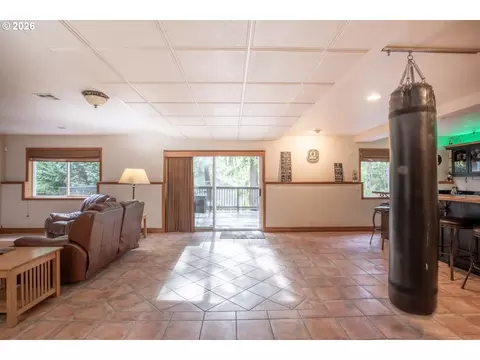 Living - 2610 Park Forest Dr, Eugene, OR 97405 photo 3 of 3
