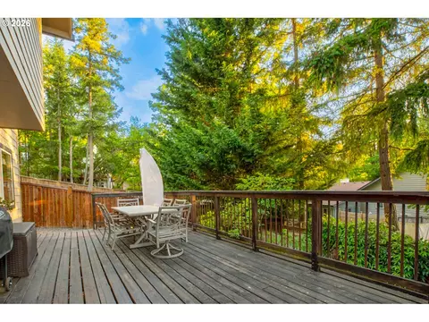 Exterior - 2610 Park Forest Dr, Eugene, OR 97405 photo 6 of 10