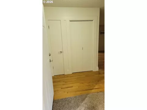 Entry Way - 110 SE Vista Ave, Gresham, OR 97080 photo 1 of 1