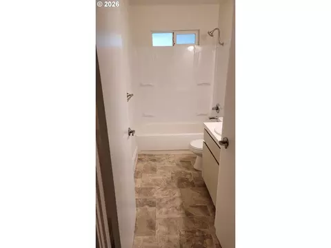 Bath - 110 SE Vista Ave, Gresham, OR 97080 photo 2 of 2