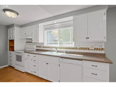 Kitchen - 2545 Elysium Ave, Eugene, OR 97401 photo 1 of 3