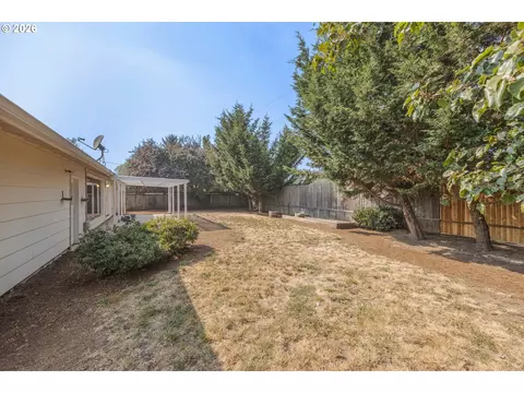 Exterior - 2545 Elysium Ave, Eugene, OR 97401 photo 7 of 7
