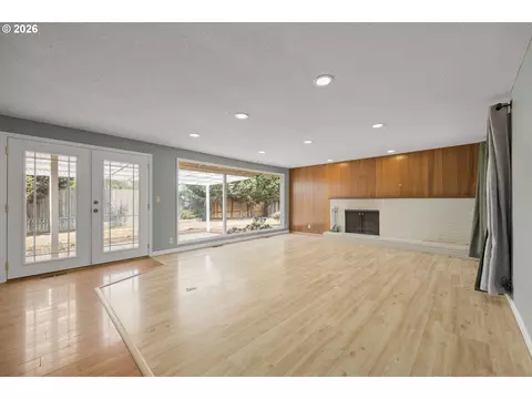 Living - 2545 Elysium Ave, Eugene, OR 97401 photo 1 of 7