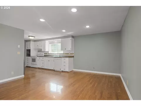 Living - 2545 Elysium Ave, Eugene, OR 97401 photo 6 of 7