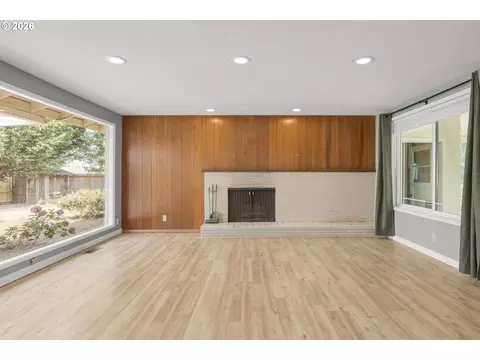 Living - 2545 Elysium Ave, Eugene, OR 97401 photo 3 of 7