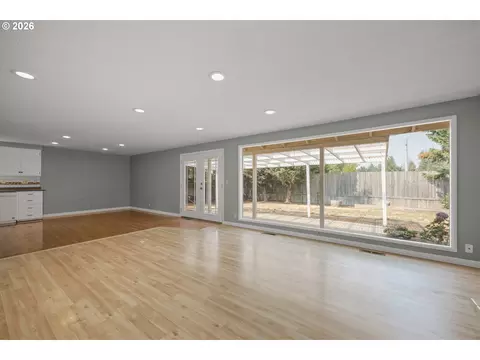 Living - 2545 Elysium Ave, Eugene, OR 97401 photo 5 of 7