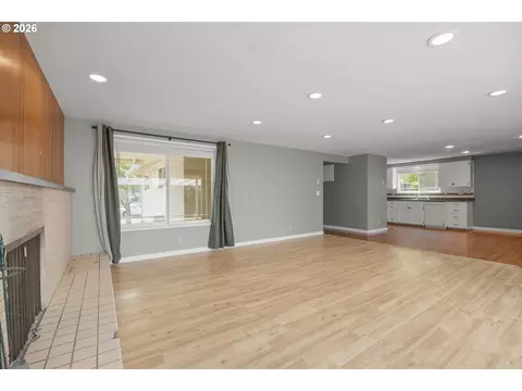Living - 2545 Elysium Ave, Eugene, OR 97401 photo 4 of 7