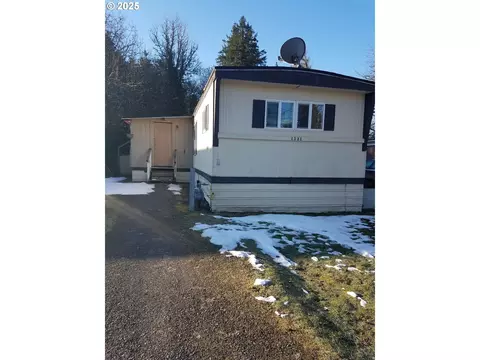 1331 Poplar St, Sweet Home, OR 97386