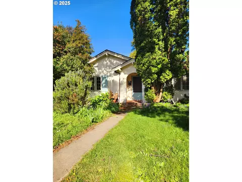 970 S 7th St, Coos Bay, OR 97420