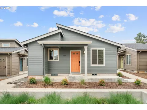 12270 Meadowlawn Dr, Oregon City, OR 97045