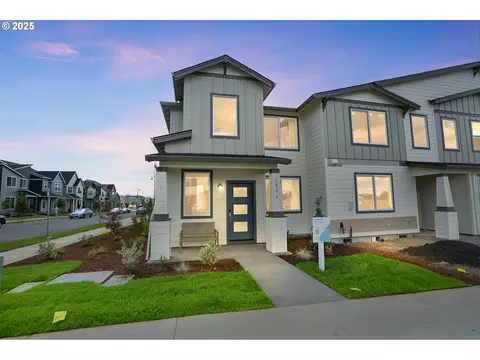 8096 SE Crescent Dr, Hillsboro, OR 97123