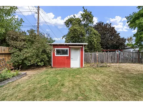 Exterior - 4027 Concord St, Eugene, OR 97402 photo 9 of 12