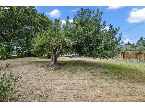 Exterior - 4027 Concord St, Eugene, OR 97402 photo 11 of 12