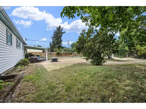 Exterior - 4027 Concord St, Eugene, OR 97402 photo 6 of 12