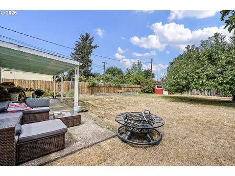 Exterior - 4027 Concord St, Eugene, OR 97402 photo 8 of 12