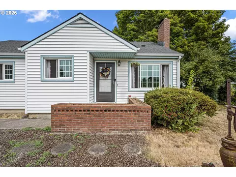 Exterior - 4027 Concord St, Eugene, OR 97402 photo 3 of 12