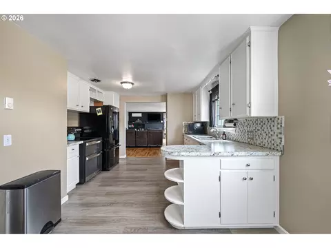 Kitchen - 4027 Concord St, Eugene, OR 97402 photo 7 of 7