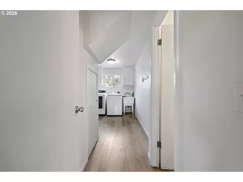 Entry Way - 4027 Concord St, Eugene, OR 97402 photo 2 of 2