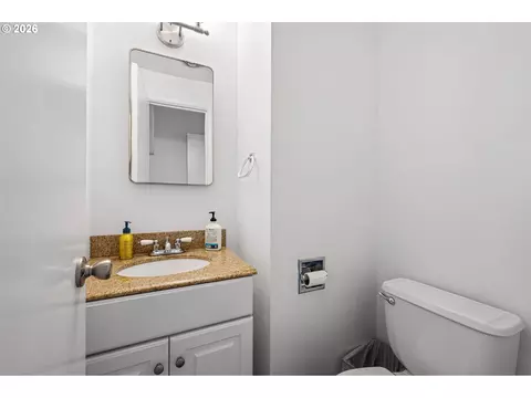 Bath - 4027 Concord St, Eugene, OR 97402 photo 1 of 3