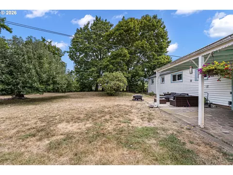 Exterior - 4027 Concord St, Eugene, OR 97402 photo 5 of 12