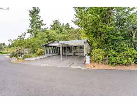 1600 Rhododendron Dr #207, Florence, OR 97439