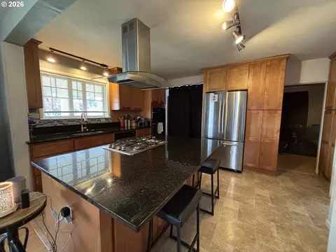 Kitchen - 39465 Proctor Blvd, Sandy, OR 97055 photo 3 of 8
