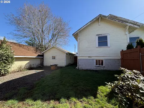 Exterior - 39465 Proctor Blvd, Sandy, OR 97055 photo 5 of 7