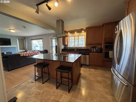 Kitchen - 39465 Proctor Blvd, Sandy, OR 97055 photo 2 of 8