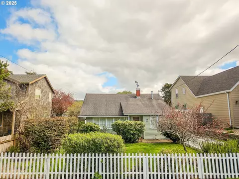 6546 SW Ebb Ave, Lincoln City, OR 97367