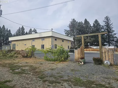 995 3rd St, North Powder, OR 97867