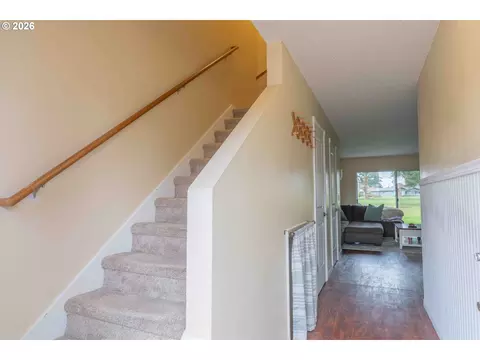 Entry Way - 1935 NE 19th St, Gresham, OR 97030 photo 2 of 3