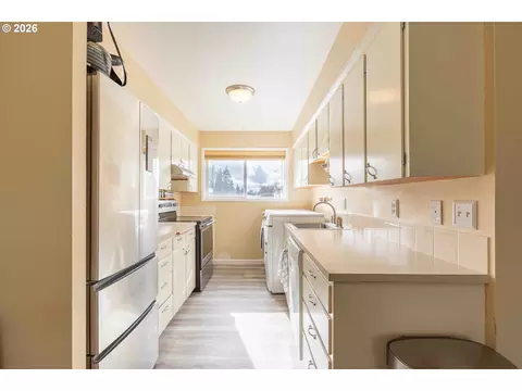 Kitchen - 1935 NE 19th St, Gresham, OR 97030 photo 1 of 1
