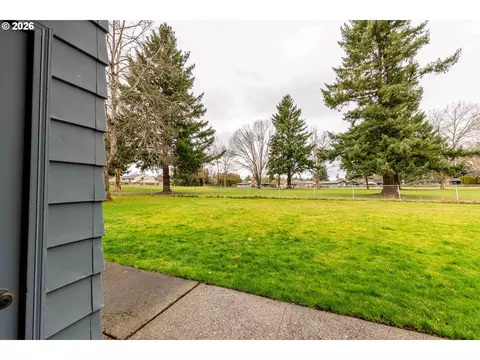 Exterior - 1935 NE 19th St, Gresham, OR 97030 photo 5 of 6