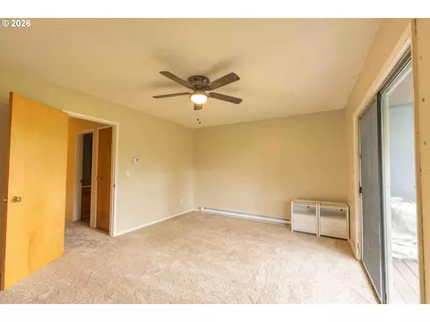 Bedroom - 1935 NE 19th St, Gresham, OR 97030 photo 5 of 5