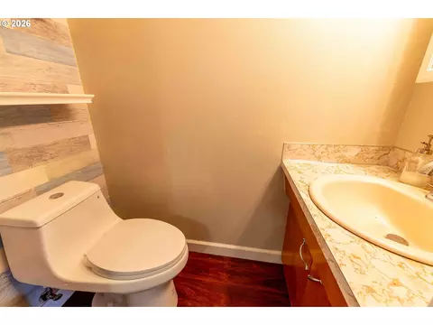 Bath - 1935 NE 19th St, Gresham, OR 97030 photo 1 of 4