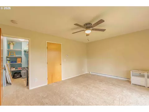 Bedroom - 1935 NE 19th St, Gresham, OR 97030 photo 4 of 5
