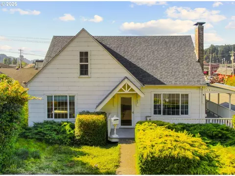 525 Elm Ave, Reedsport, OR 97467