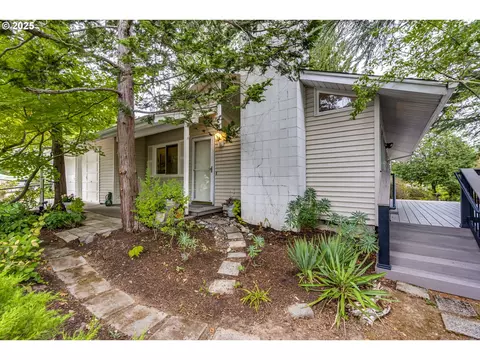 8925 SW Pinebrook Ct, Portland, OR 97224