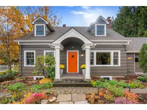 1715 Prospect Ave, Hood River, OR 97031