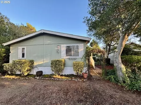 179 Outer Dr, Florence, OR 97439 photo 3