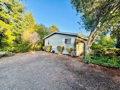 179 Outer Dr, Florence, OR 97439 photo 2