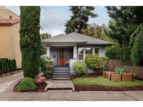 3723 SE Clay St, Portland, OR 97214