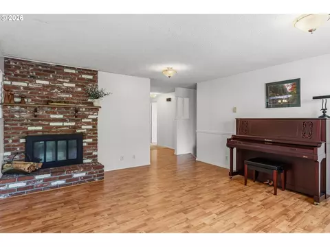 Living - 532 Warrington Ave, Eugene, OR 97404 photo 1 of 4