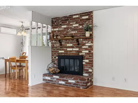 Living - 532 Warrington Ave, Eugene, OR 97404 photo 2 of 4