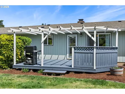 Exterior - 532 Warrington Ave, Eugene, OR 97404 photo 5 of 10