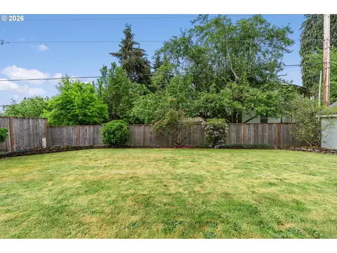 Exterior - 532 Warrington Ave, Eugene, OR 97404 photo 6 of 10