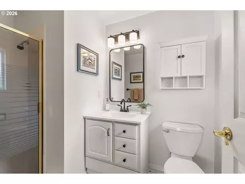Bath - 532 Warrington Ave, Eugene, OR 97404 photo 1 of 3