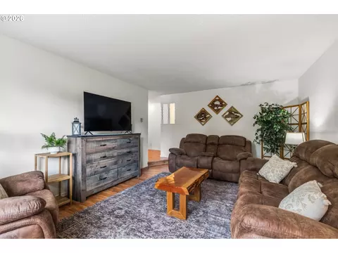 Living - 532 Warrington Ave, Eugene, OR 97404 photo 4 of 4